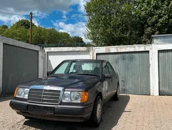 Grau Gebraucht 1991 Mercedes E200 Limousine | 1.800 €