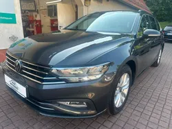 Grau Gebraucht 2023 VW Passat Business Kombi | 21.600 € (Fairer Preis)