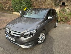 Grau Gebraucht 2017 Mercedes B220 Edition Van / Kleinbus | 17.990 € (Fairer Preis)