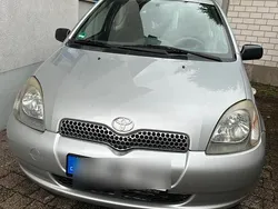 Silber Gebraucht 2001 Toyota Yaris Kleinwagen | 3.400 € (Etwas zu teuer)