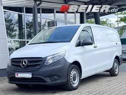 Weiß (arktikweiss) Gebraucht 2022 Mercedes Vito Van / Kleinbus | 26.168 €