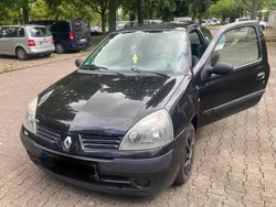 Schwarz Gebraucht 2004 Renault Clio II Kleinwagen | 1.900 € (Teuer)