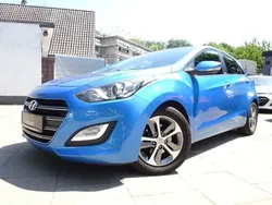 Ara blue / met Gebraucht 2017 Hyundai i30 Passion Limousine | 8.490 € (Fairer Preis)