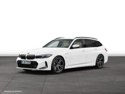 Alpinweiss Gebraucht 2024 BMW 330e Shadowline Kombi | 47.034 € (Fairer Preis)