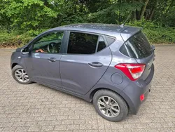 Grau Gebraucht 2015 Hyundai i10 Kleinwagen | 7.499 € (Fairer Preis)