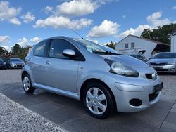 Silber Gebraucht 2012 Toyota Aygo Cool Kleinwagen | 4.499 € (Guter Preis)