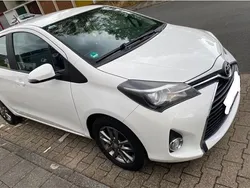 Weiß Gebraucht 2015 Toyota Yaris Kleinwagen | 7.299 € (Etwas zu teuer)