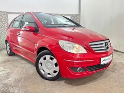 Rot Gebraucht 2006 Mercedes B200 Van / Kleinbus | 3.471 € (Guter Preis)