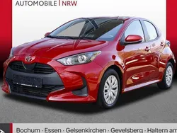 Rot Gebraucht 2021 Toyota Yaris Comfort Limousine | 12.399 € (Fairer Preis)