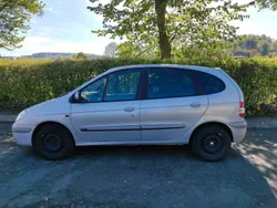 Silber Gebraucht 2003 Renault Scénic Van / Kleinbus | 800 €