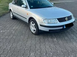 Silber Gebraucht 1997 VW Passat Limousine | 5.000 €