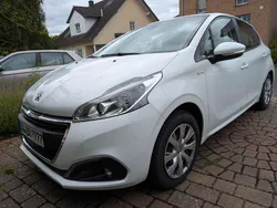 Weiß Gebraucht 2016 Peugeot 208 Urban Move Kleinwagen | 7.300 € (Fairer Preis)
