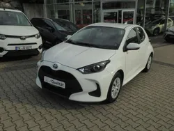 Schneeweiss Gebraucht 2023 Toyota Yaris Hybrid Comfort Kleinwagen | 21.990 € (Fairer Preis)
