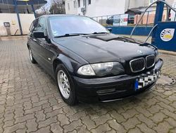 Schwarz Gebraucht 2001 BMW 320 Kombi | 2.699 € (Guter Preis)