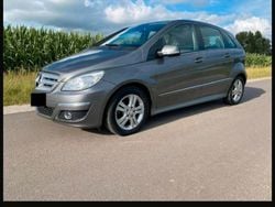 Grau Gebraucht 2009 Mercedes B200 Van / Kleinbus | 3.000 € (Fairer Preis)