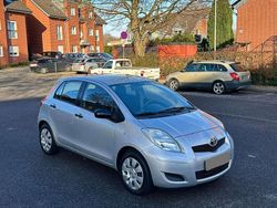 Silber Gebraucht 2009 Toyota Yaris Limousine | 2.800 € (Fairer Preis)