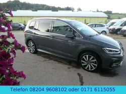 Grau Gebraucht 2024 VW Touran Highline Van / Kleinbus | 35.900 € (Fairer Preis)