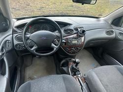 Silber Gebraucht 1999 Ford Focus Ghia Limousine | 250 € (Superpreis)