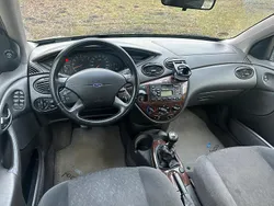 Silber Gebraucht 1999 Ford Focus Ghia Limousine | 400 € (Superpreis)