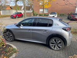 Grau Gebraucht 2021 Peugeot e-208 GT Kleinwagen | 17.449 € (Fairer Preis)
