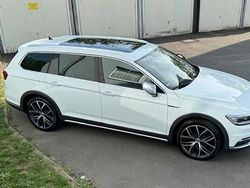 Weiß Gebraucht 2016 VW Passat Alltrack Kombi | 22.000 € (Etwas zu teuer)