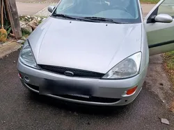 Silber Gebraucht 1999 Ford Focus Kleinwagen | 800 €