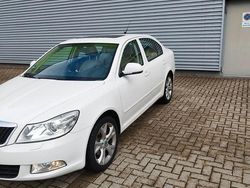 Weiß Gebraucht 2012 Skoda Octavia Ambition Limousine | 5.900 € (Fairer Preis)