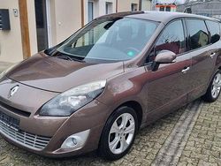Braun Gebraucht 2009 Renault Scénic III Dynamique Van / Kleinbus | 2.990 € (Etwas zu teuer)