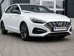 Weiß Gebraucht 2024 Hyundai i30 Advantage Limousine | 21.490 € (Superpreis)