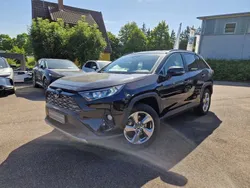 Tiefschwarz (metallic) Gebraucht 2021 Toyota RAV4 Hybrid Team SUV | 34.990 € (Fairer Preis)
