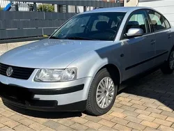 Silber Gebraucht 1999 VW Passat Limousine | 2.500 € (Teuer)
