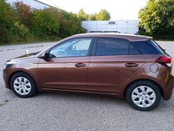 Braun Gebraucht 2017 Hyundai i20 Comfort Kleinwagen | 8.900 € (Fairer Preis)