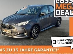 Grau Gebraucht 2022 Toyota Yaris Hybrid Team Limousine | 17.980 € (Fairer Preis)
