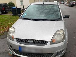 Grau Gebraucht 2006 Ford Fiesta Kleinwagen | 2.600 €