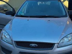 Grau Gebraucht 2008 Ford Focus Kombi | 1.500 €