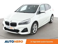 Weiß Gebraucht 2018 BMW 220 Active Tourer M Sport Van / Kleinbus | 20.590 € (Fairer Preis)