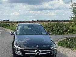 Schwarz Gebraucht 2019 Mercedes B200 Van / Kleinbus | 19.800 € (Superpreis)