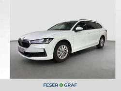 Weiss Gebraucht 2025 Skoda Superb Kombi | 32.370 €