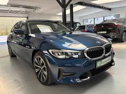 Blau Gebraucht 2020 BMW 320 Sport Line Limousine | 27.999 € (Guter Preis)