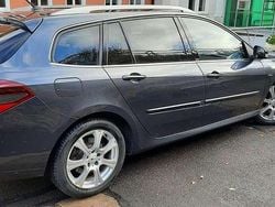 Grau Gebraucht 2012 Renault Laguna GrandTour Kombi | 5.900 € (Guter Preis)