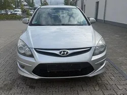 Silber Gebraucht 2011 Hyundai i30 Classic Kombi | 3.500 € (Fairer Preis)