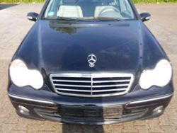Schwarz Gebraucht 2007 Mercedes C200 Elegance Kombi | 3.300 € (Etwas zu teuer)