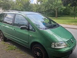 Grün Gebraucht 2002 VW Sharan Van / Kleinbus | 4.500 €