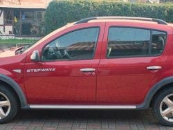 Rot Gebraucht 2011 Dacia Sandero Stepway Limousine | 3.350 € (Fairer Preis)