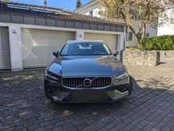 Grau Gebraucht 2020 Volvo V60 Inscription Kombi | 29.500 € (Fairer Preis)