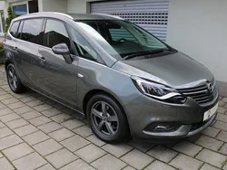 Lichtgrau Gebraucht 2018 Opel Zafira Innovation Van / Kleinbus | 18.950 € (Etwas zu teuer)