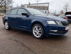 Blau Gebraucht 2018 Skoda Octavia Clever Kombi | 8.990 € (Superpreis)