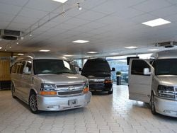 Silber Gebraucht 2014 Chevrolet Express Van / Kleinbus | 74.900 €
