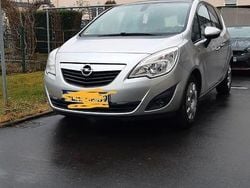 Silber Gebraucht 2010 Opel Meriva Design Edition Van / Kleinbus | 5.900 € (Fairer Preis)