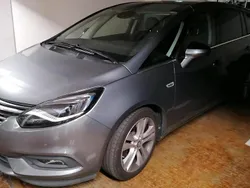 Grau Gebraucht 2019 Opel Zafira Tourer Van / Kleinbus | 21.000 € (Teuer)